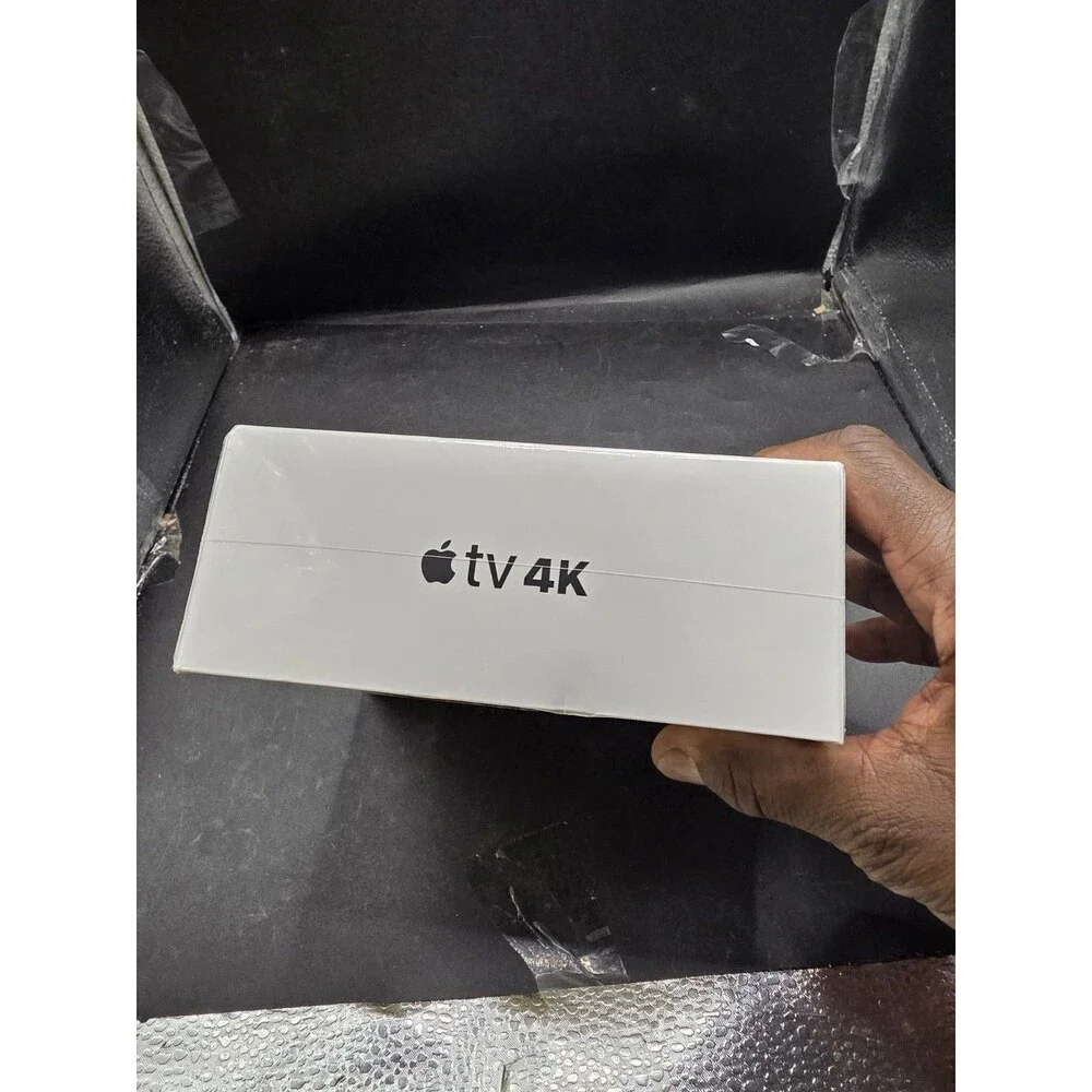 Apple TV 32GB 4K HD Media Streamer - Black (MQD22LL/A)